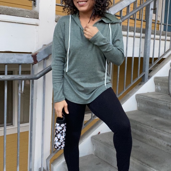 Sage green long sleeve hoodie shirt top, sz SM - Picture 13 of 16